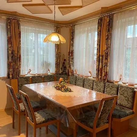 First Floor Of A Big House, 3 For 5 People Couette-café Zeltweg