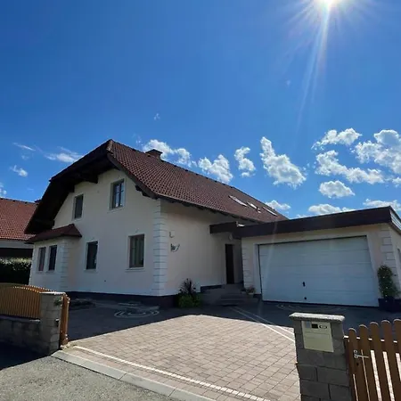 First Floor Of A Big House, 3 For 5 People Zeltweg